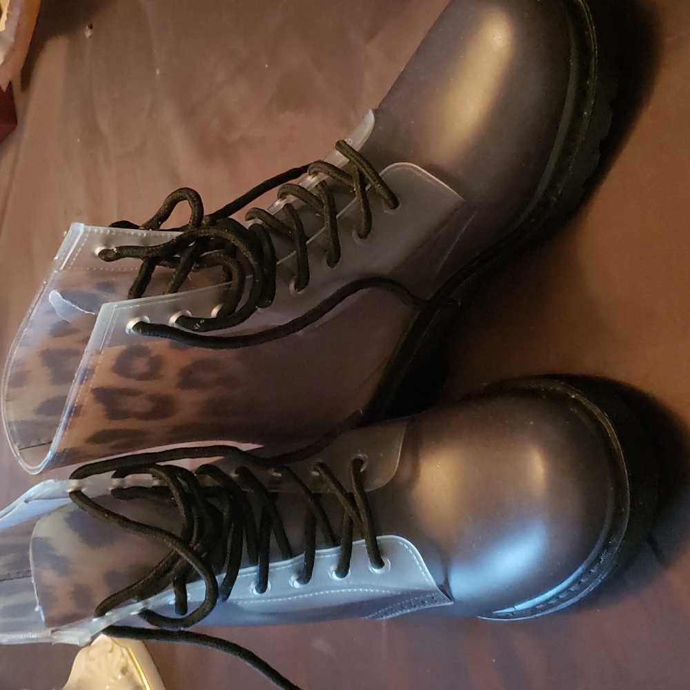 New Mix Size 6 Waterproof  Black and Leopard Print Boots
